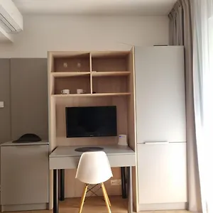 In Very Close To The Center, Free Underground Parking, Wifi, Air Conditioning, Balcony Apartament